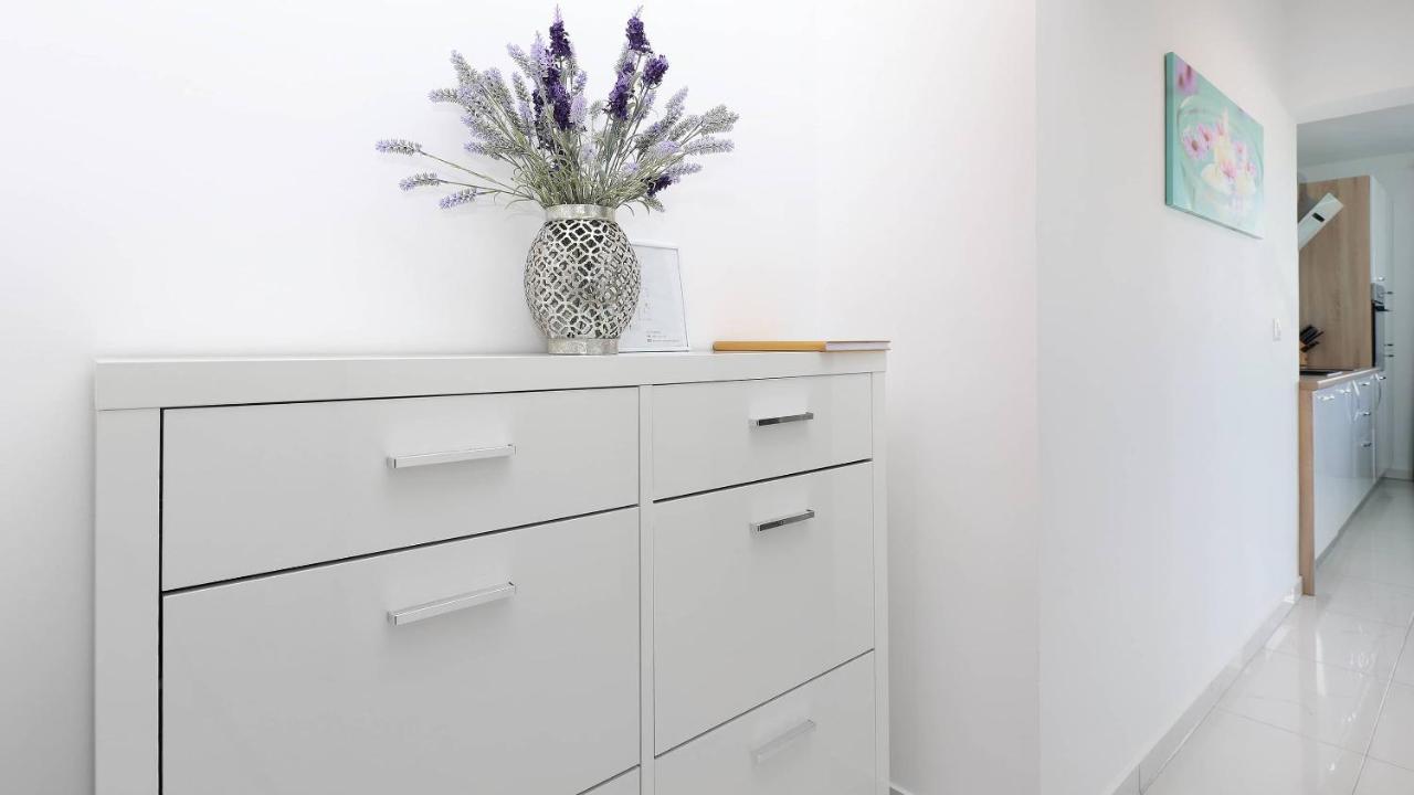 נובליה Apartmani "Villa Barbara" מראה חיצוני תמונה